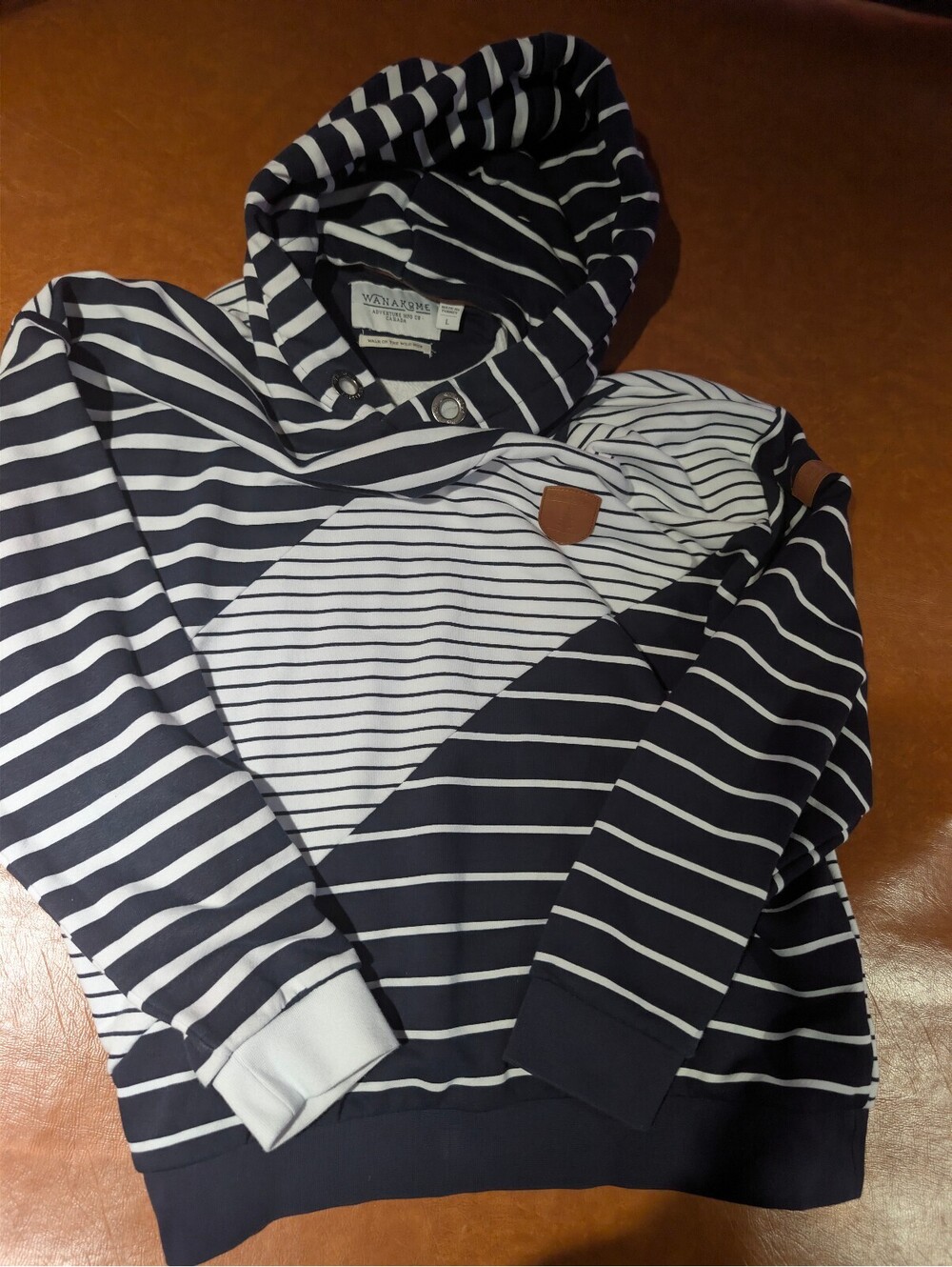 Wanakome womens Striped Hoodie Size Large